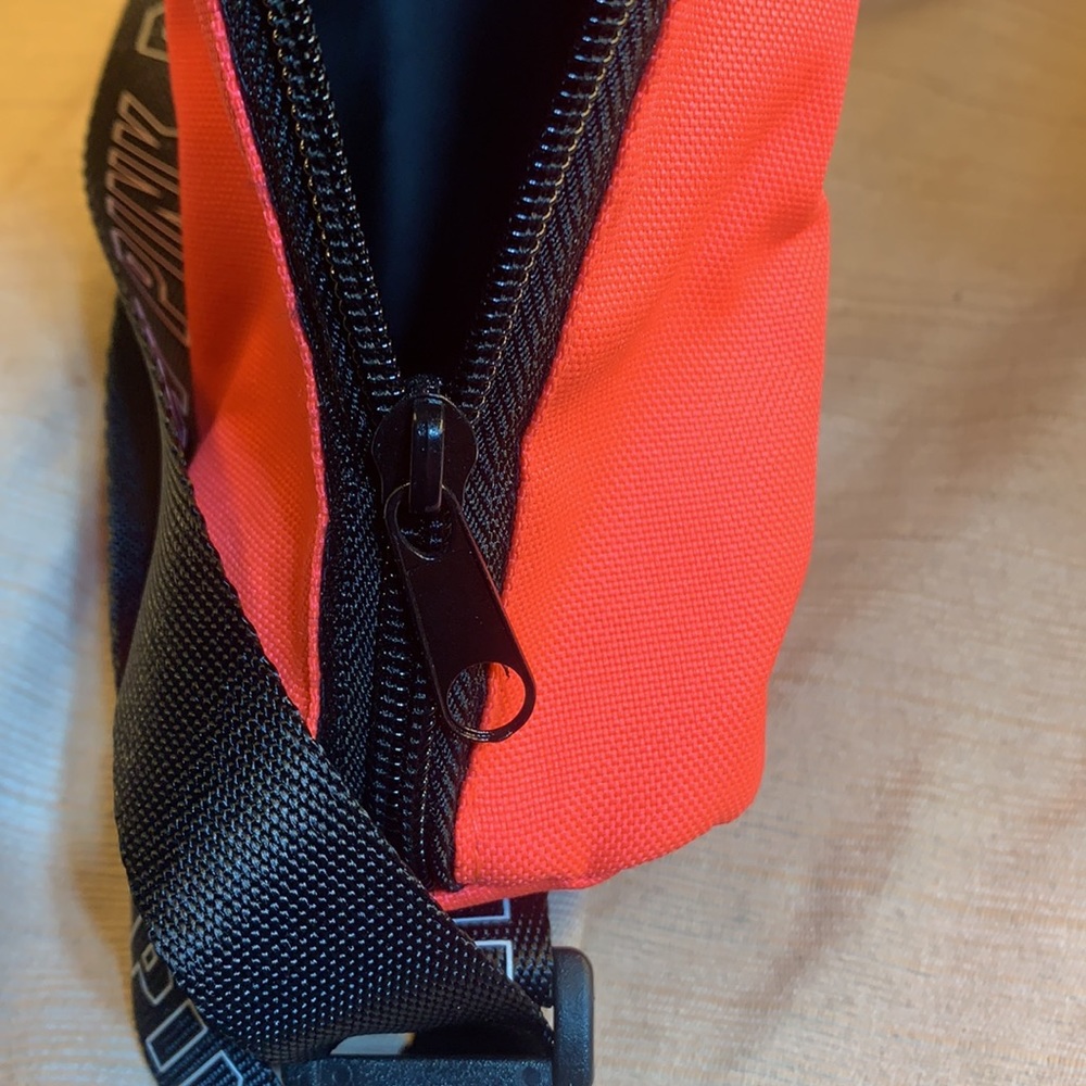 NWOT Pink Beach please mat carrier/bag crossbody - Picture 7 of 12